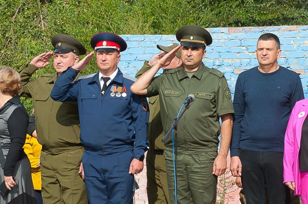 Виктор Водолацкий: Сегодня в Республиканском казачьем кадетском корпусе в городе Луганске состоялось торжественное построение, приуроченное началу нового учебного года