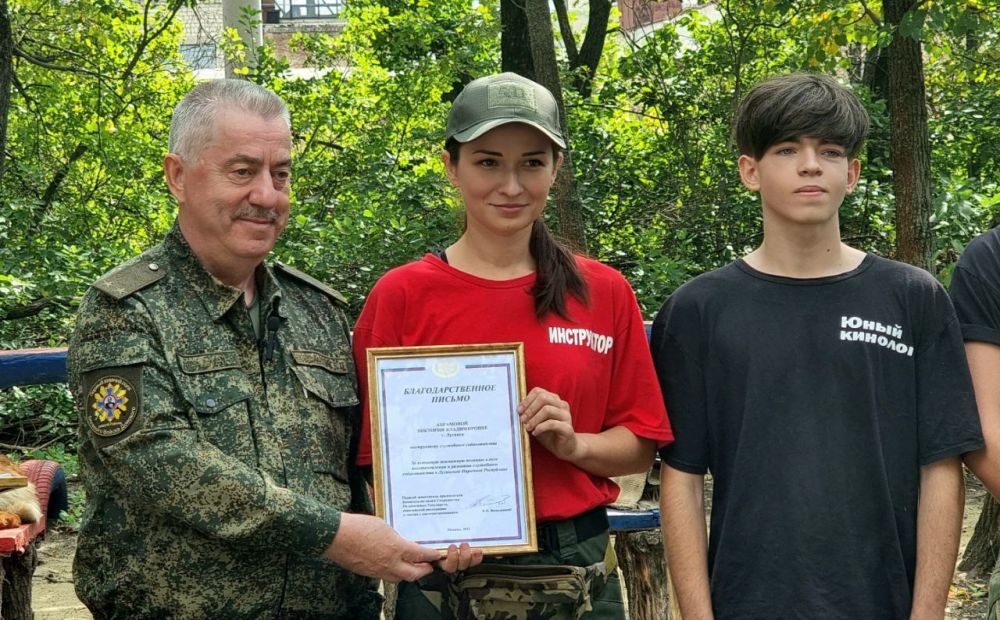 Виктор Водолацкий: Несколько месяцев назад, в мой адрес обратились активные жители города Луганска, с целью рассказать о спортивно-дрессировочной площадке "ДУБКИ", организованной собаководами-любителями города
