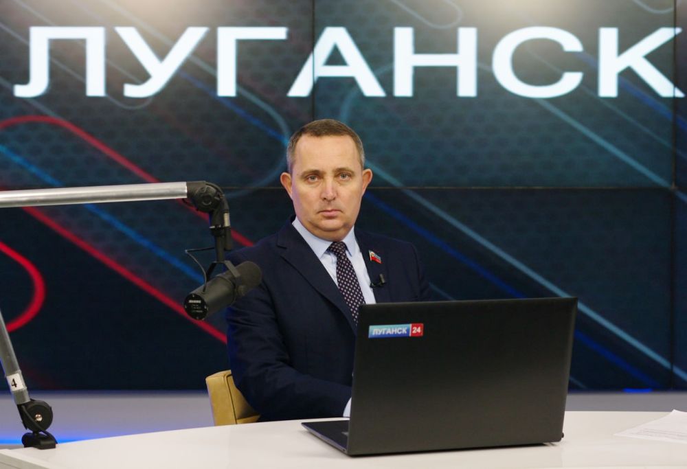 Депутат Народного Совета ЛНР Андрей Губарев в эфире проекта «Луганск LIVE» на телеканале «Луганск 24» рассказал о важности тесного сотрудничества с Северной Кореей