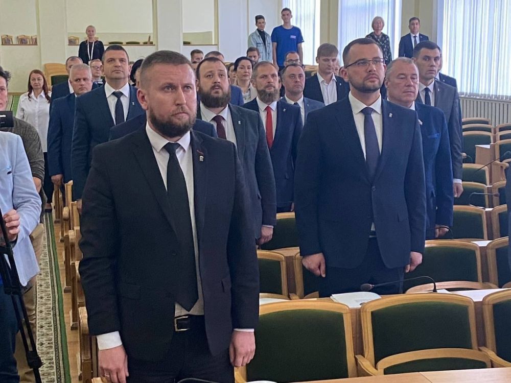 Виктор Водолацкий: Сегодня в Луганской Народной Республике прошло первое заседание фракции "Единая Россия"