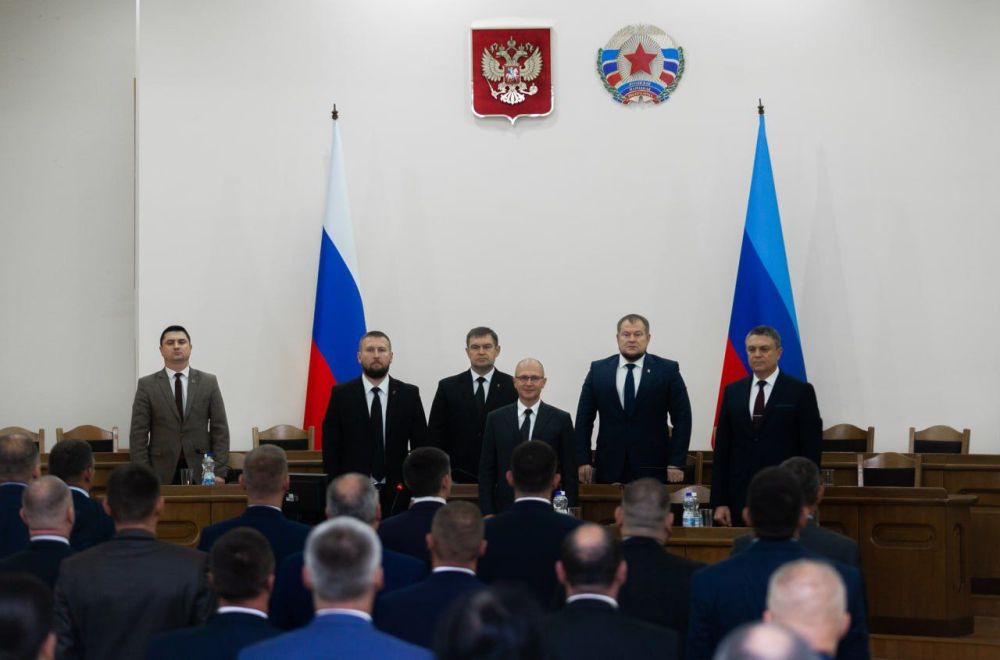 Виктор Водолацкий: Сегодня принес присягу на верность Конституции Российской Федерации и народу, и официально вступил в должность Главы Луганской Народной Республики, Леонид Иванович Пасечник