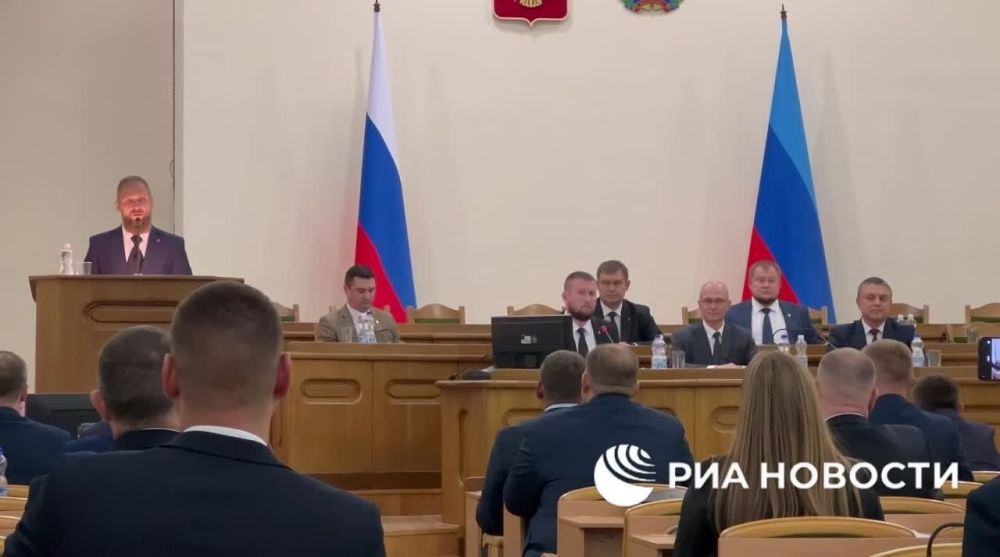 Леонида Пасечника единогласно избрали главой ЛНР. Сегодня же он вступил в должность