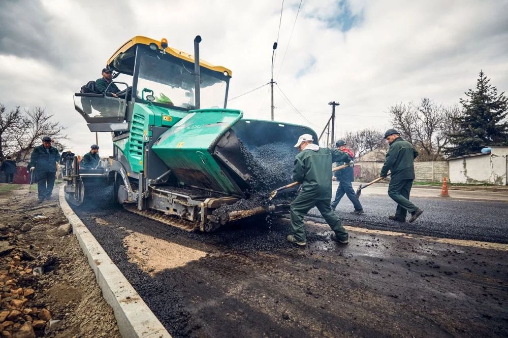 Более 470 тыс. кв. метров асфальтового покрытия дорог отремонтировали столичные дорожники в Луганске