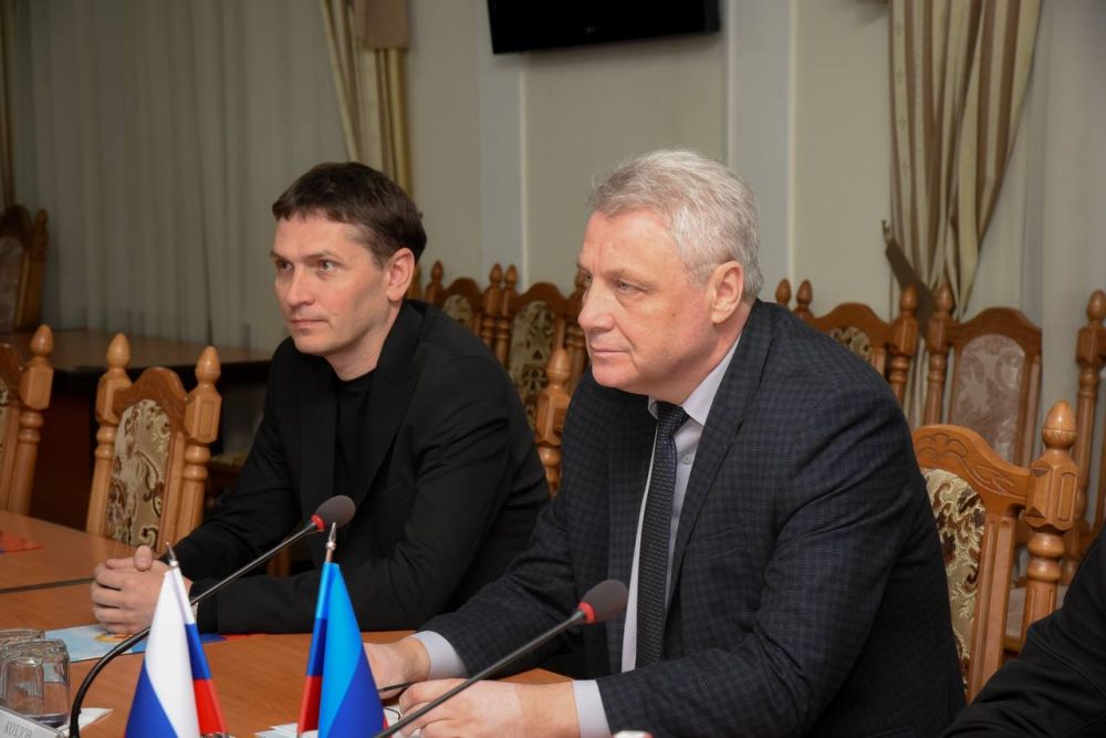 Леонид Пасечник: Омская область, один из наших братских шефов-регионов, активно помогает в восстановлении и развитии города Стаханова