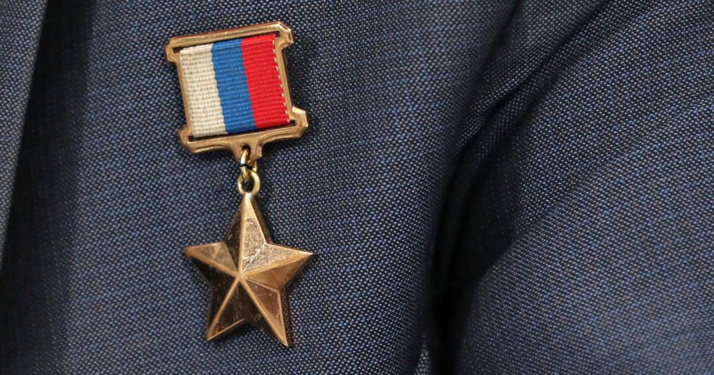 Шойгу вручил медали Героев России командирам бригад морской пехоты