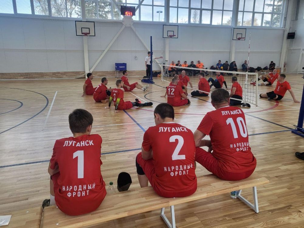 В период с 26 по 28 октября в городе Луганске прошли Всероссийские соревнования по волейболу сидя