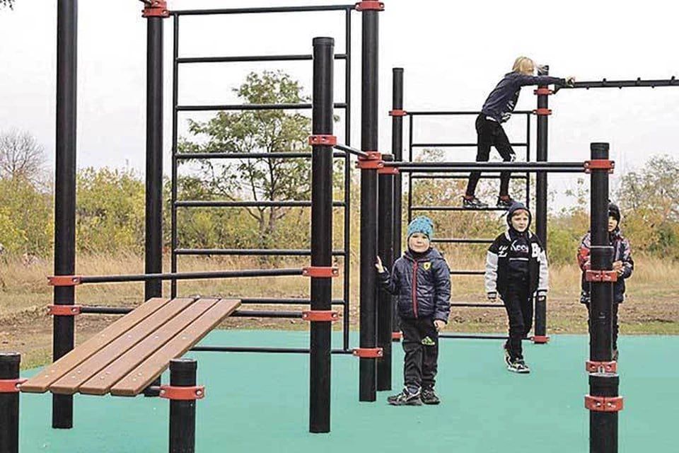 Для детей - новые площадки: Где в ЛНР появятся современные игровые зоны