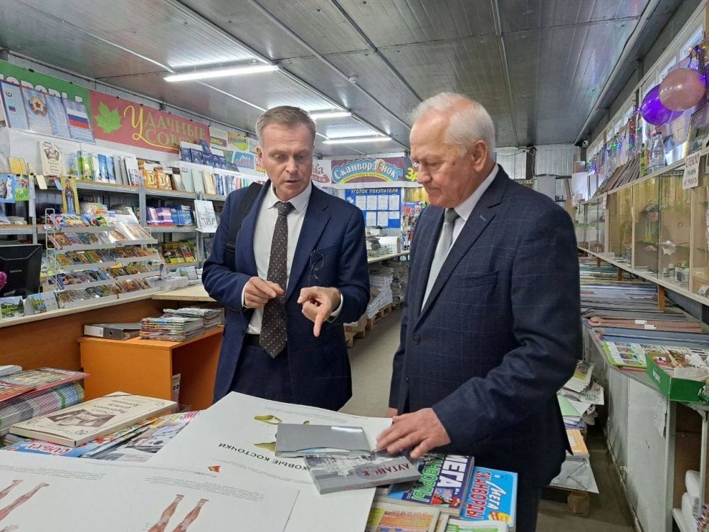 Министр цифрового развития, связи и массовых коммуникаций ЛНР Андрей Ершов поздравил работников Луганской областной типографии с 65-летием предприятия, а сотрудников «Экспресс- клуба» с 30-летием газеты, сообщили в министерстве