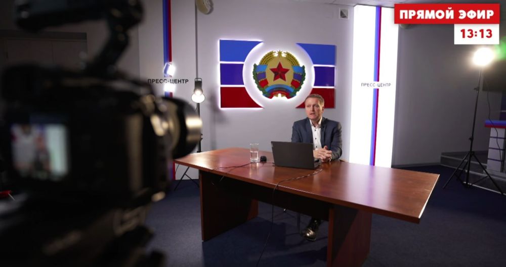 За 2023 год в количестве базовых станций мобильная сеть Луганской Народной Республики удвоится, в ходе прямой линии с жителями ЛНР сообщил министр цифрового развития, связи и массовых коммуникаций ЛНР Андрей Ершов