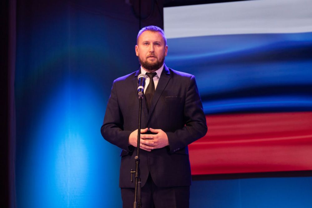 Денис Мирошниченко принял участие в тожественном мероприятии ко Дню народного единства