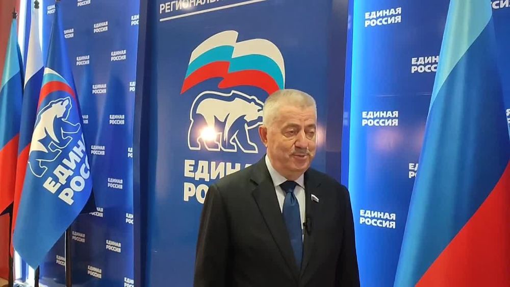 Виктор Водолацкий: Сегодня, 4 ноября, в День народного единства мы подвели итоги конкурса сочинений - эссе на тему «День народного единства в моей семье», организатором которого выступает ВПП «Единая Россия»