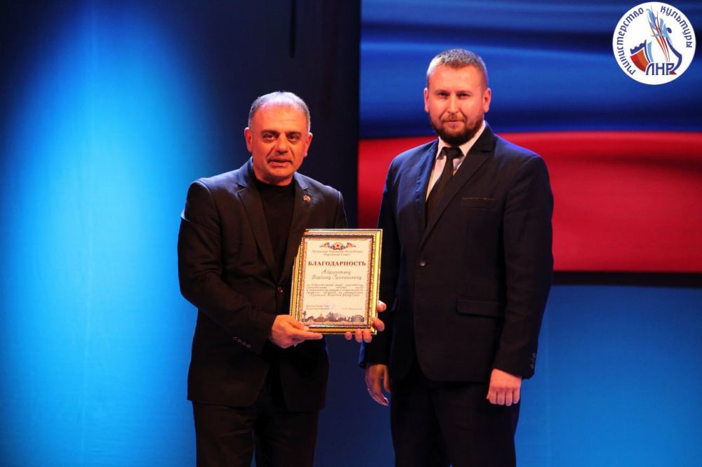 Власти Республики в День народного единства наградили жителей ЛНР за особые достижения, сообщили в Минкультуры ЛНР