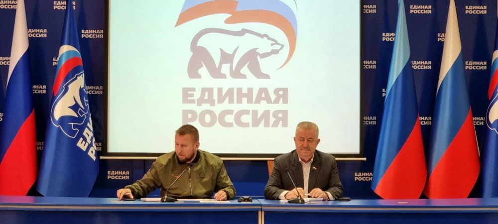 Виктор Водолацкий: Совместно с Секретарем Луганского регионального отделения ВПП «Единая Россия» Мирошниченко Денисом Николаевичем провел рабочее совещание по реализации партийных проектов