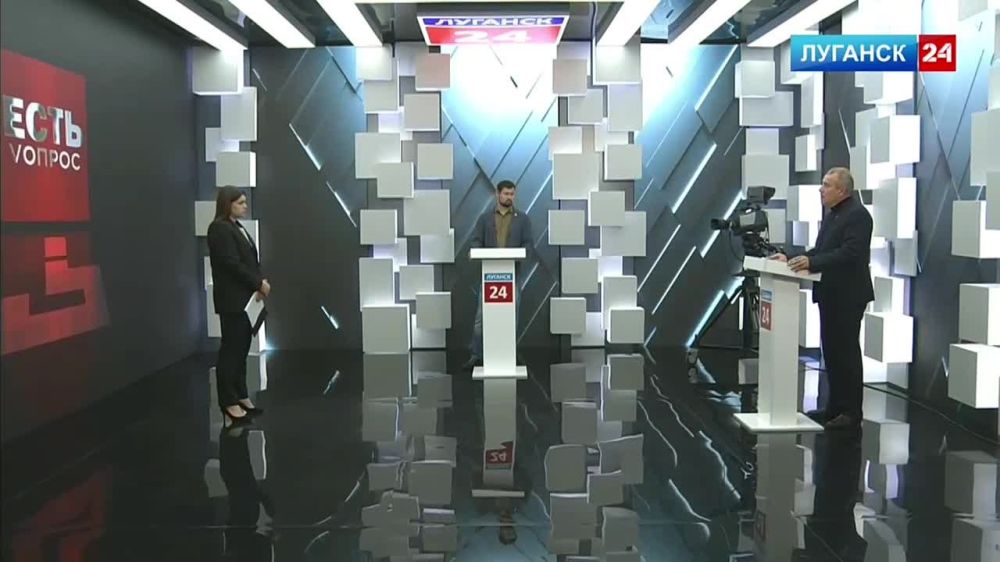 Депутат народного совета ЛНР Юрий Юров в эфире проекта «Есть Vопрос» на телеканале «Луганск 24» прокомментировал заявление Зеленского о том, что Украина вернет все свои территории