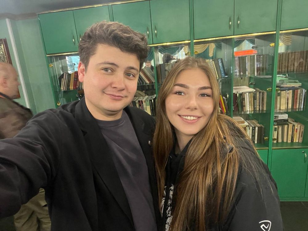 С дорогой СЕСТРОЙ Марьяной Наумовой в Луганске)