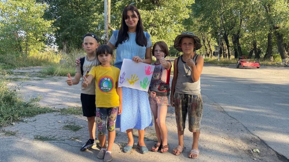 Поздравляю моего помощника Анну Валерьевну Лисицыну с избранием депутатом Народного совета Луганской Народной Республики!