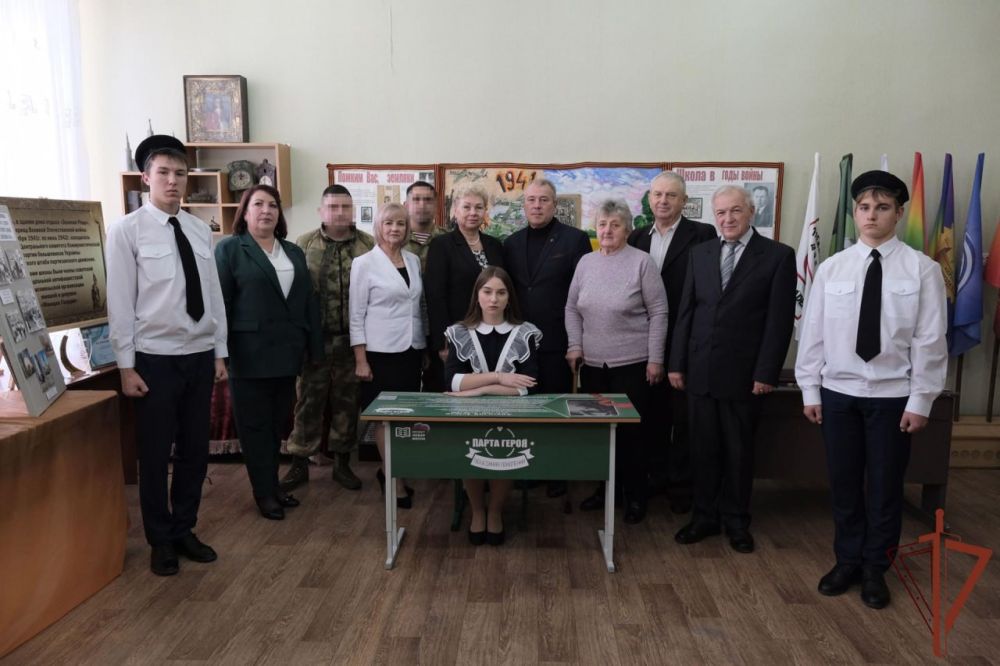 Парта героя появилась в луганской школе при содействии Росгвардии