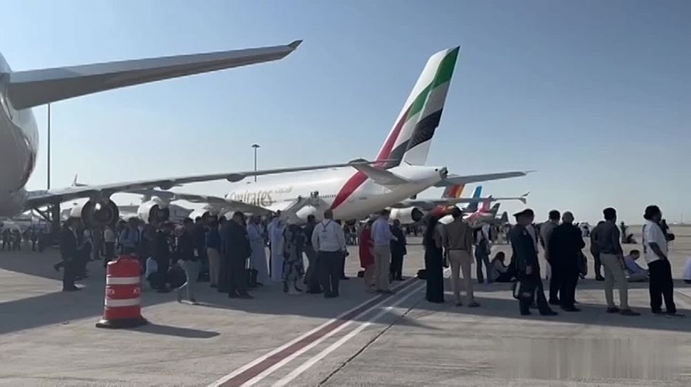 ������ ������������������ ����������� ����������� ��������� ��-52 �� ���������� Dubai Airshow