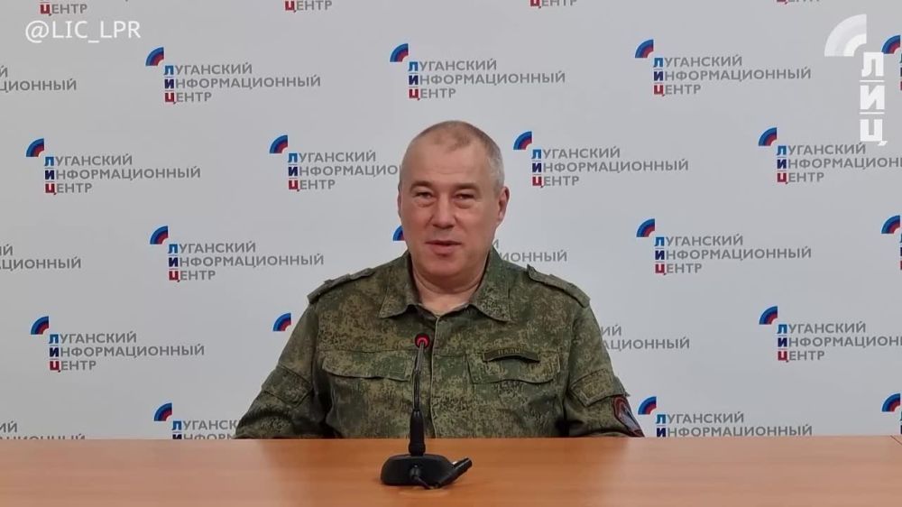 ГЕРОИ НАШЕГО ВРЕМЕНИ. Они живут и работают рядом с нами. Военные и учителя, врачи и строители, политики и общественные...