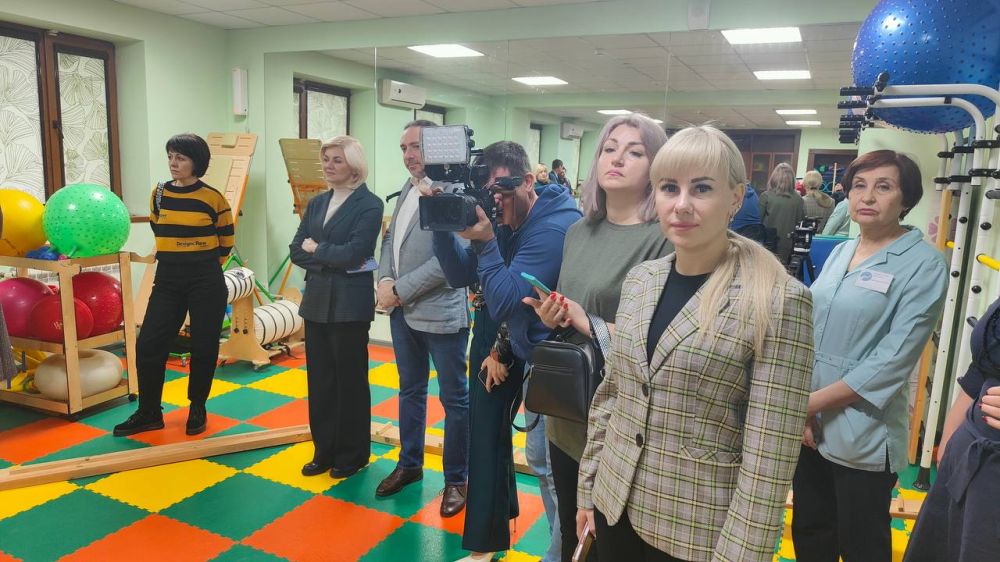 Уполномоченный по правам ребенка в Луганской Народной Республике Инна Швенк совместно с членами рабочей группы «Ментальное...