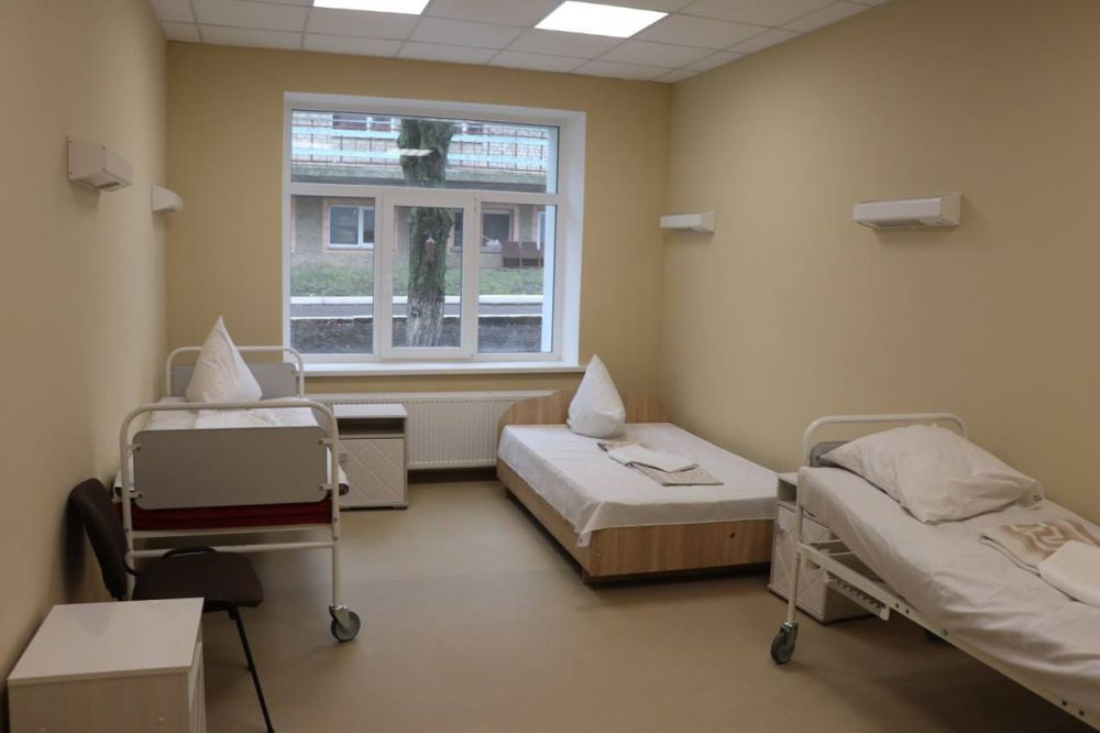 В Марковской районной больнице ЛНР завершили ремонт двух отделений, сообщили в Минстрое РФ