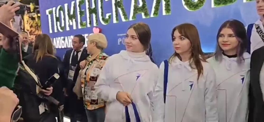 Школьники из Краснодона Луганской Народной Республики побывали на нашем стенде на выставке «Россия» на ВДНХ