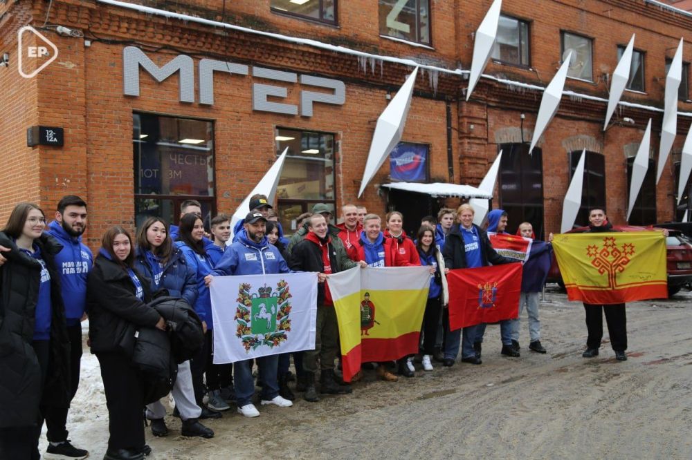 Молодая Гвардия и Волонтерская Рота проведут новогодние акции в новых регионах