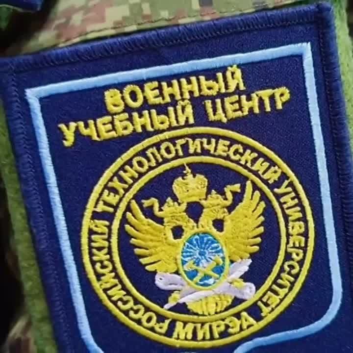 Дежурная "смена" Минпромторга ЛНР на выставке-форуме "Россия" в московском ВДНХ сегодня целый день встречала гостей на экспозиции Луганской Народной Республики