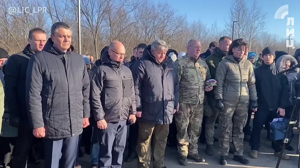 Мемориальный комплекс "Незаживающая рана Донбасса" в луганском поселке Видное открылся после реконструкции, по случаю окончания работ в памятном месте состоялся митинг