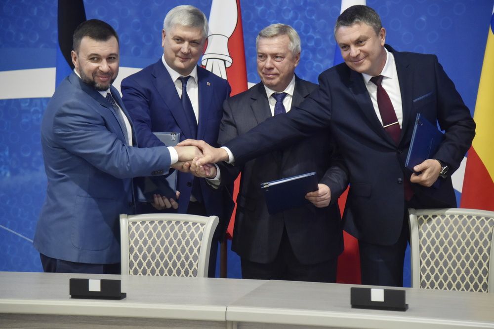 Денис Пушилин, Леонид Пасечник, Василий Голубев, Александр Гусев подписали Соглашение о создании Содружества «Донбасс»