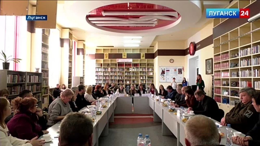 Колл-центр Народного фронта, который будет принимать вопросы к прямой линии с Президентом РФ Владимиром Путиным, начнет свою работу 1 декабря в 8:00по мск