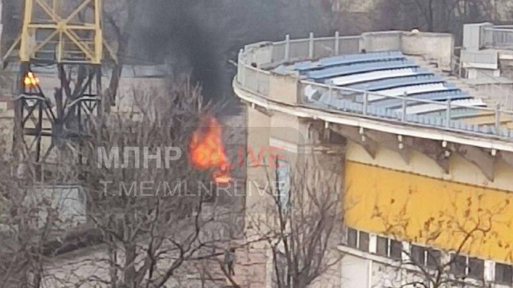 В Луганске в результате теракта погиб депутат Олег Попов