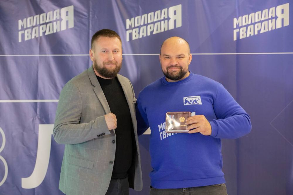 Председателю «Молодой Гвардии Единой России» Антону Демидову вручили государственную награду ЛНР – медаль «За заслуги» II степени