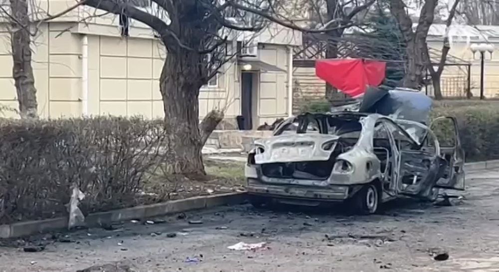 Так же сегодня Депутат Народного совета ЛНР третьего созыва Олег Попов погиб в результате взрыва автомобиля у стадиона «Авангард» в Луганске