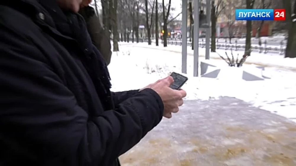 Министр цифрового развития, связи и массовых коммуникаций Республики Андрей Ершов протестировал скорость мобильного интернета от МКС в Луганске