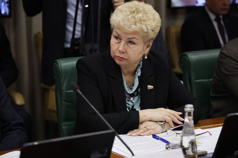 Ольга Бас: Сегодня на пленарном заседании с коллегами по Совету Федерации единогласно поддержали закон, вносящий изменения в статью 19 ФЗ «О введении в действие части первой Гражданского кодекса РФ»