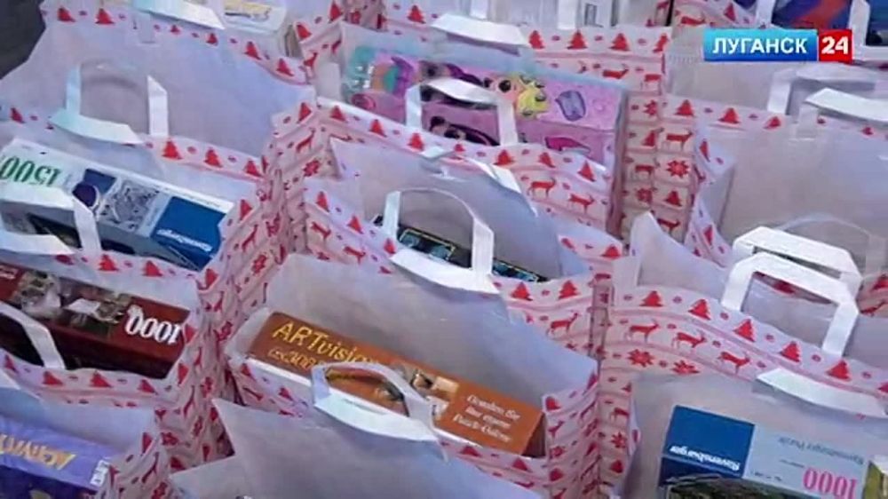 «Новогодний бал снежных ангелов», – под таким названием в Луганском Дворце культуры прошло мероприятие для детей из семей вынужденных переселенцев