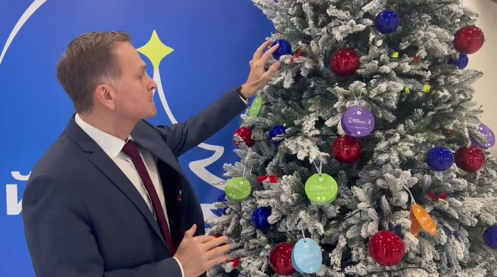 В рамках благотворительной акции "Ёлка желаний" министр цифрового развития ЛНР Андрей Ершов исполнит новогоднее желание иметь велосипед десятилетнего Назара из Луганска