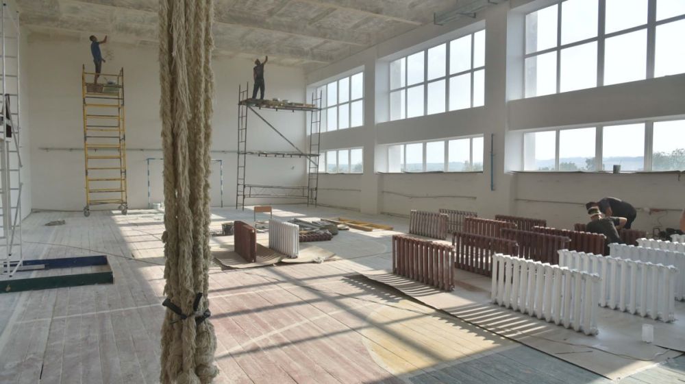 Здания шести школ ЛНР будут капитально отремонтированы в 2024 году в рамках федеральной программы "Модернизация школьных систем образования", рассказал министр образования и науки Республики Иван Кусов