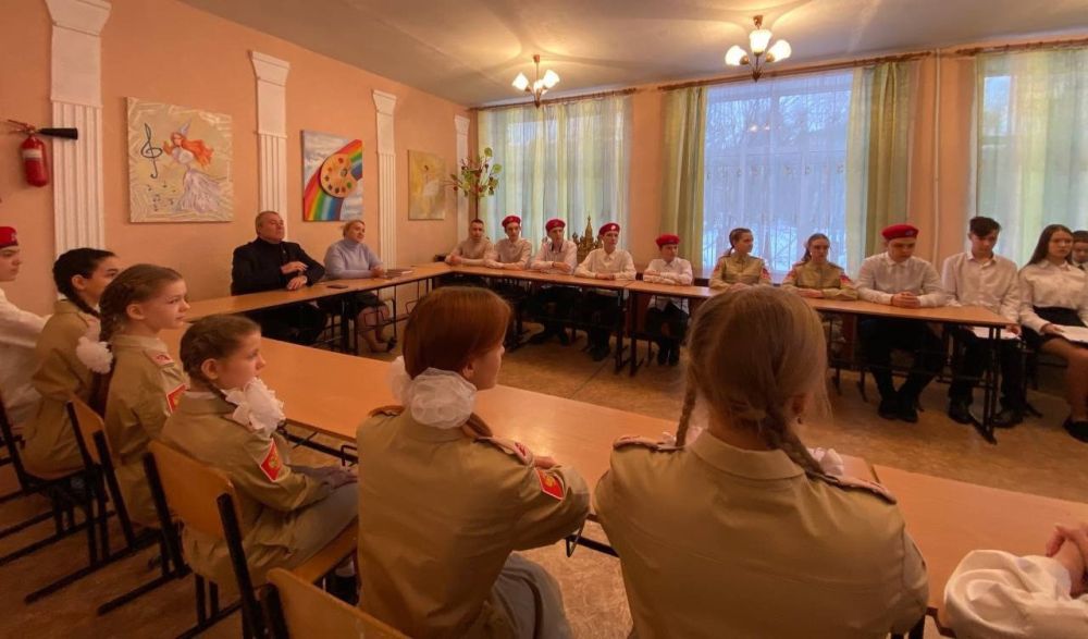 Учащимся школы № 40 Луганска рассказали о подвигах великого русского полководца Александра Суворова