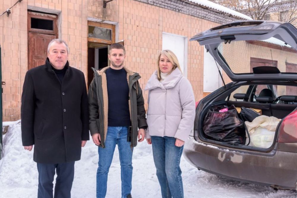 Депутаты Народного Совета ЛНР провели приемы граждан и встречи с жителями республики, а также доставили нуждающимся необходимую помощь