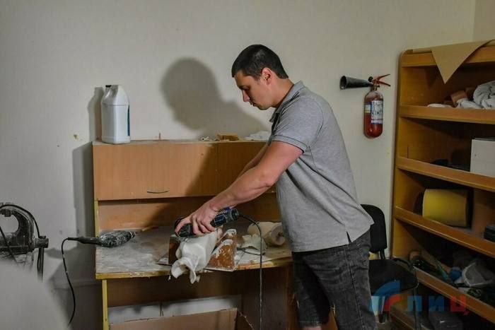 Луганский протезно-ортопедический завод благодаря полученному гранту модернизирует производство ортопедической обуви и протезов