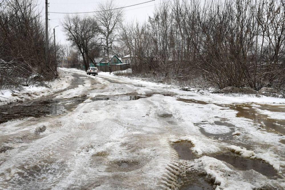 Леонид Пасечник: В ряде населенных пунктов Республики, несмотря на морозную погоду, вновь обозначилась проблема подъема талых и грунтовых вод, что приводит к подтоплению домовладений граждан