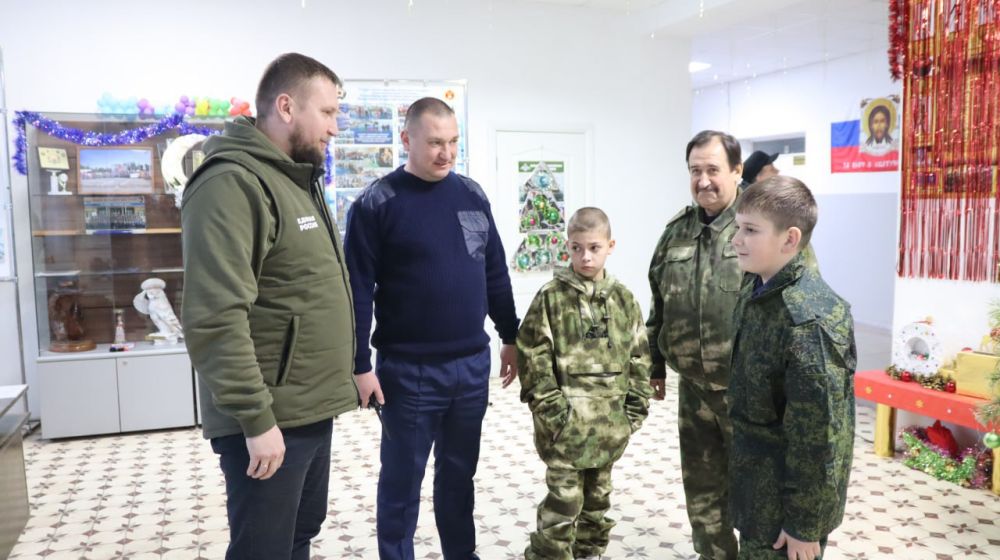 Денис Мирошниченко исполнил желание 11-летнего Матвея из Станично-Луганского района