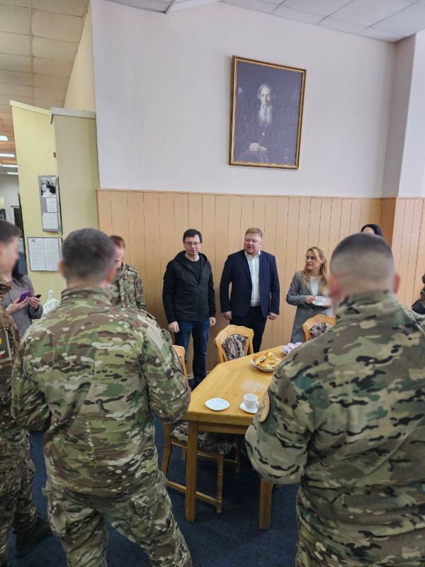 Ректор НИУ ВШЭ Никита Анисимов День студента второй год подряд провел в Луганске