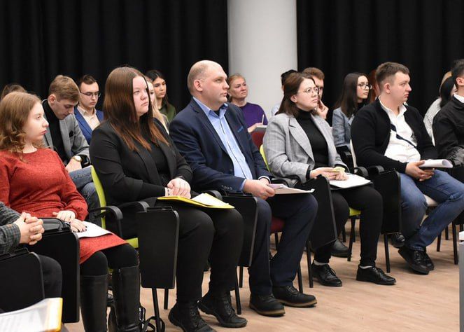 ЛНР. Финалисты конкурса «Новая республика - руками молодежи» представили свои проекты экспертному совету, защита работ...