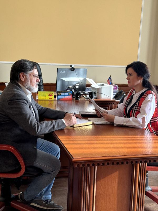 31 января состоялась рабочая встреча и.о. Руководителя Представительства МИД России в г. Донецке Михайловой Натальи со своим коллегой из Луганской Народной Республики Дейнего Владиславом