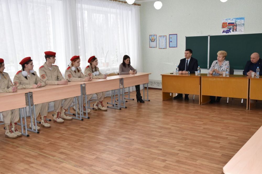 Олег Коваль: На базе ГОУ ЛНР "Кировская средняя школа 2" состоялось заседание общественного и депутатского штаба по контролю за капитальным ремонтом учебного учреждения