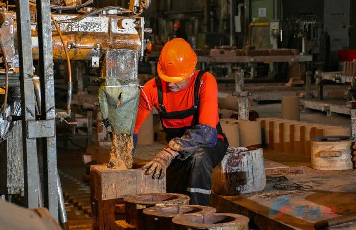 ЛНР. Принимаемые меры поддержки экономики помогут ЛНР в будущем выйти на самоокупаемость Председатель комитета Народного...