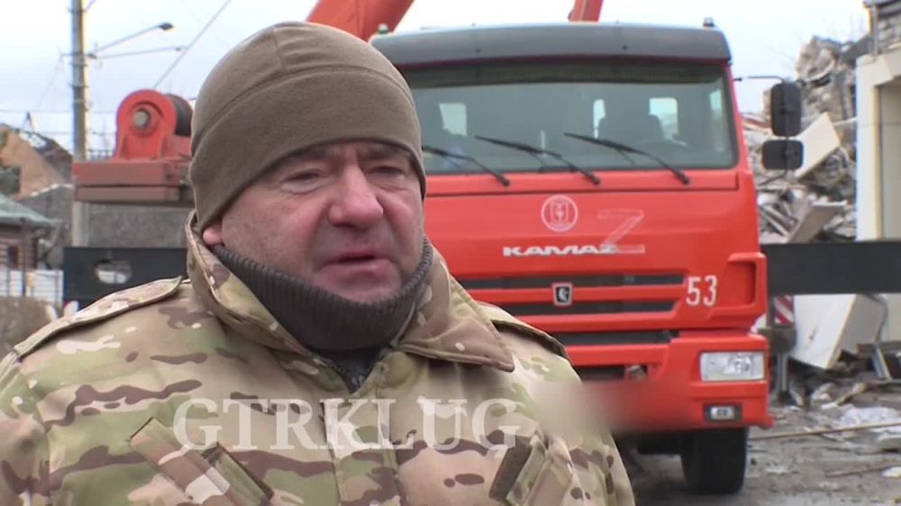 Первый заместитель председателя правительства ЛНР Говтвин Юрий, который работает на месте трагедии в Лисичанске, сообщил, что среди погибших была беременная женщина и ее пятилетний сын